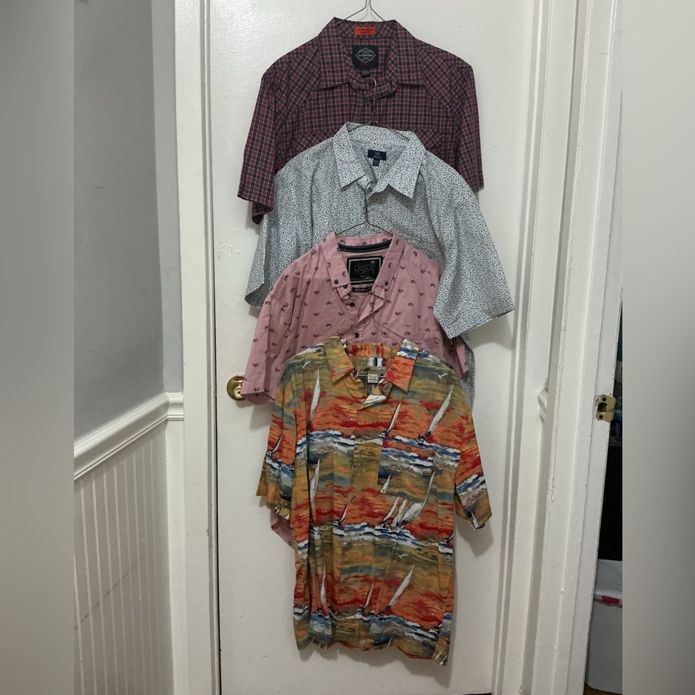 Set of 4 Men buttoned shirts. Size Large. EUC.